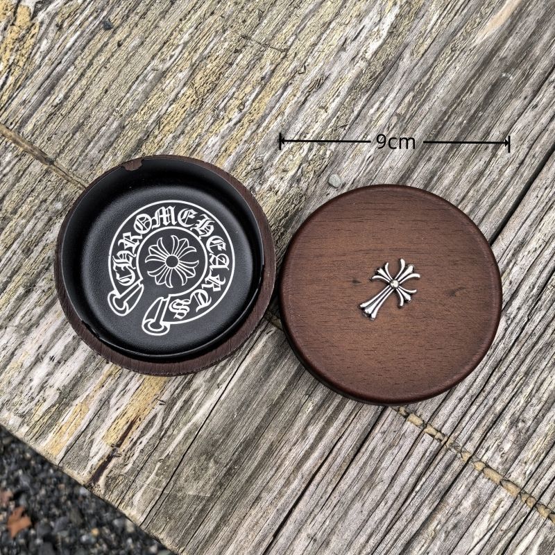 リビングルームで使える、おしゃれな蓋付き木製灰皿