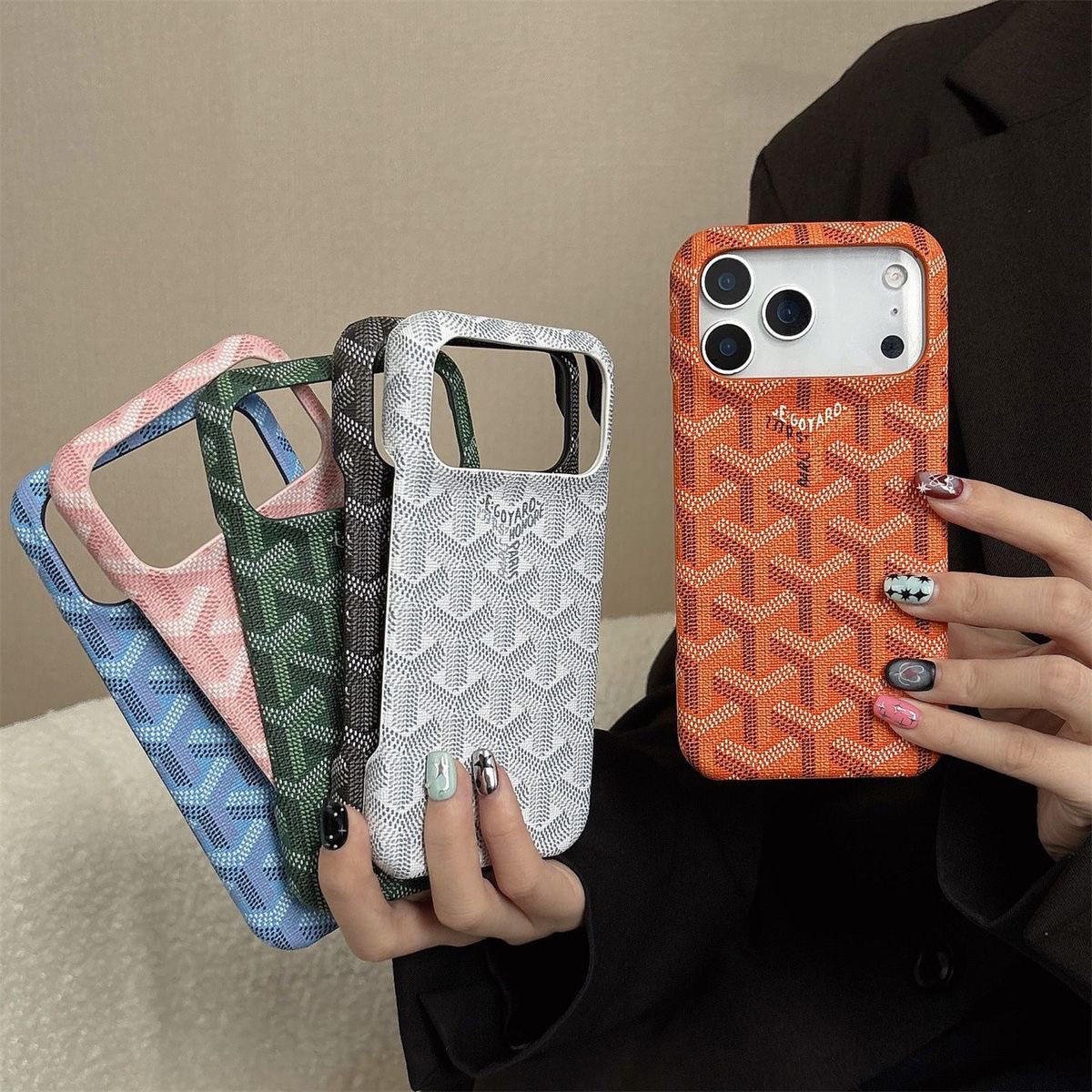 トレンドブランドのスマホケース、セミクローズドハードケース、プレミアムiPhoneケース