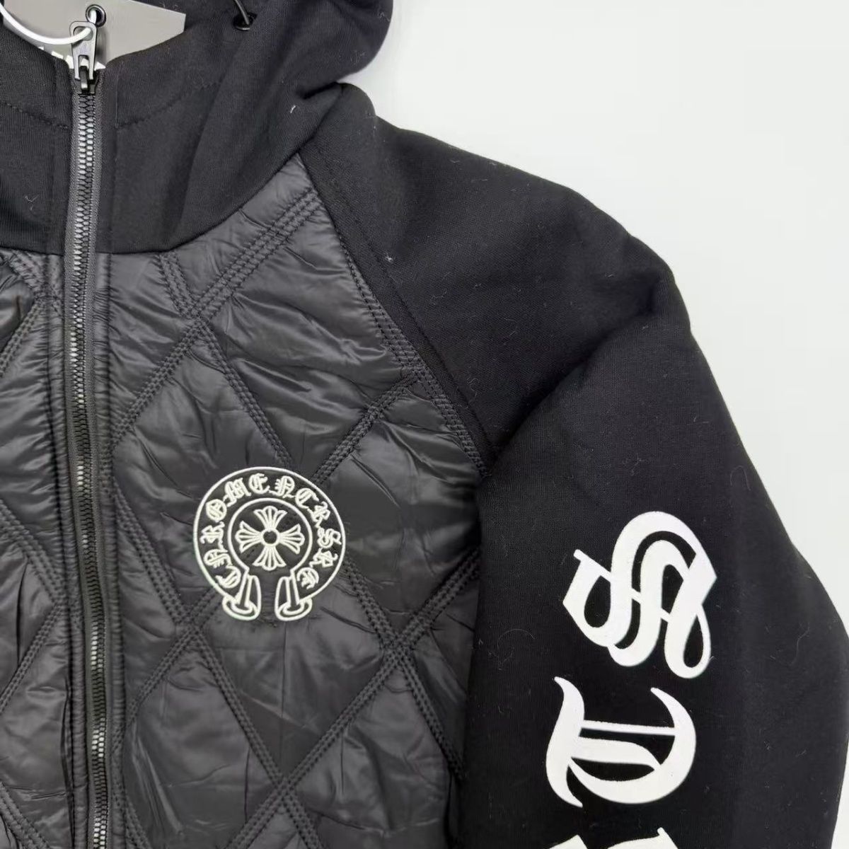 新しいユニセックスの刺繍入りコットンパッド入りジャケット、フード付き、ゆったりとした、カップル向けの暖かいコート。