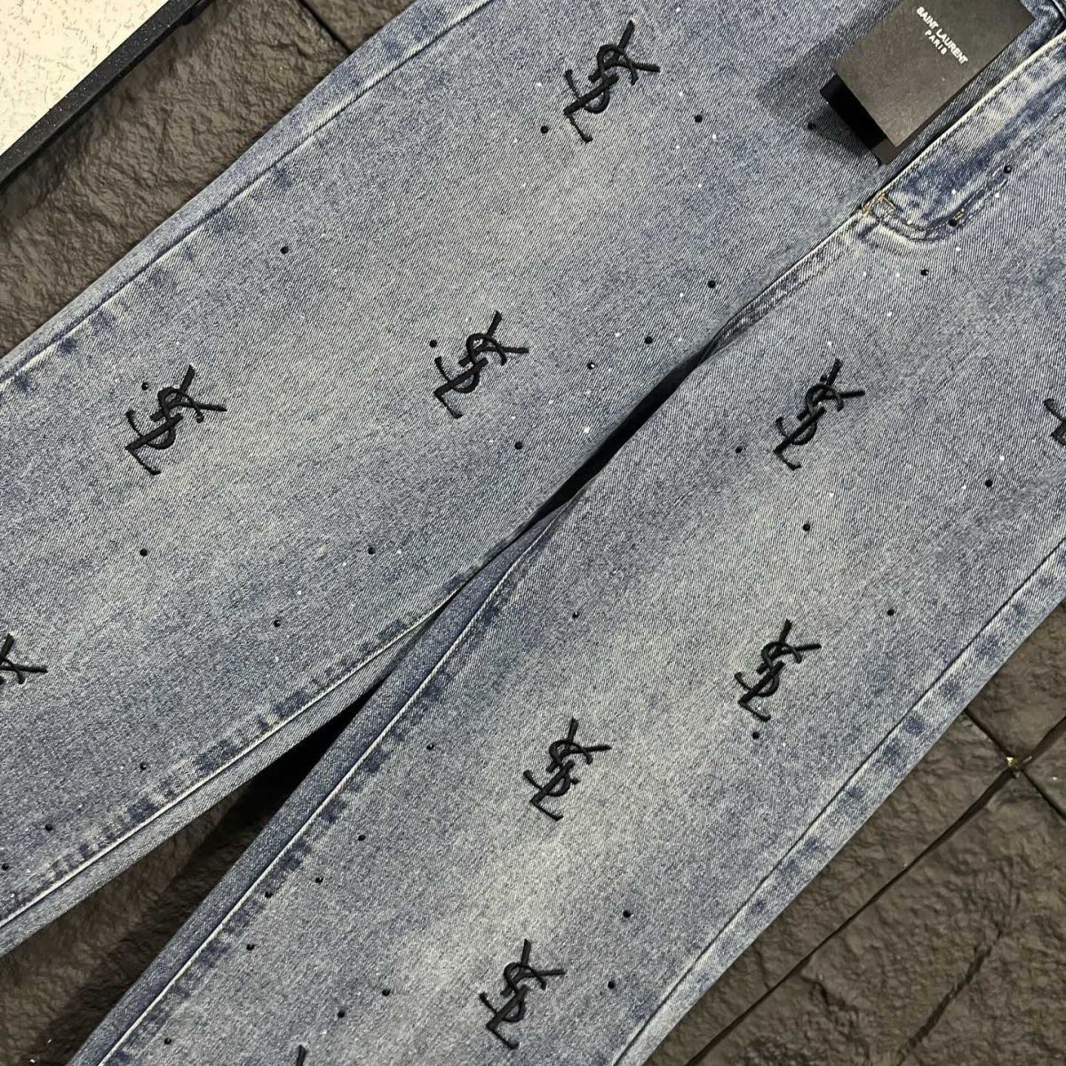 『S-XL』ラインストーンの文字刺繍が施された、最新のトレンドデザインのストレートレッグレディースジーンズ