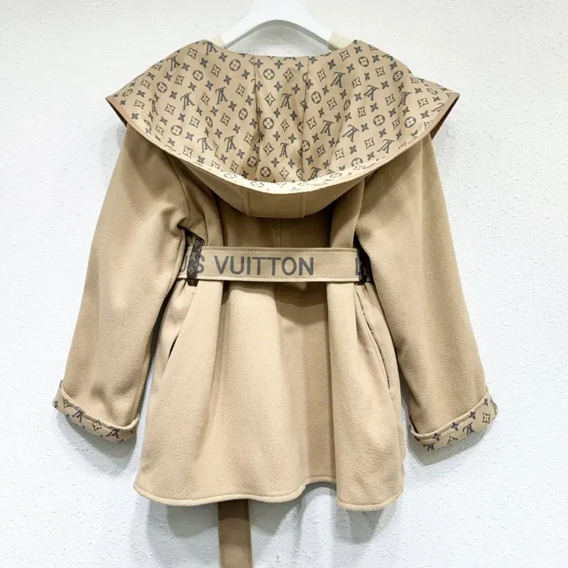 人気の新しいエレガントなベルト付きウールコート、ゆったりとしたフード付きウールジャケット、2025年秋冬