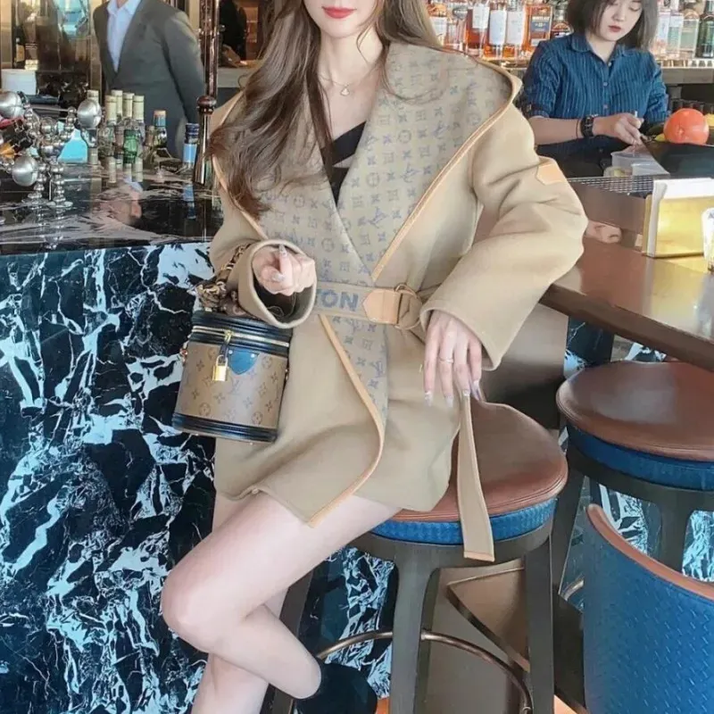 人気の新しいエレガントなベルト付きウールコート、ゆったりとしたフード付きウールジャケット、2025年秋冬