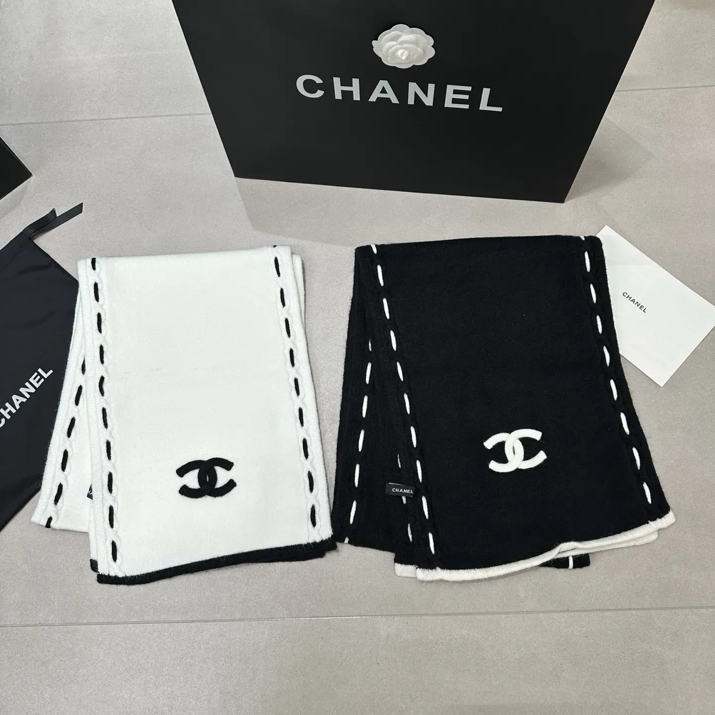 大人気 上品デザイン 高級感 カジュアルにも通勤にも使える万能マフラー