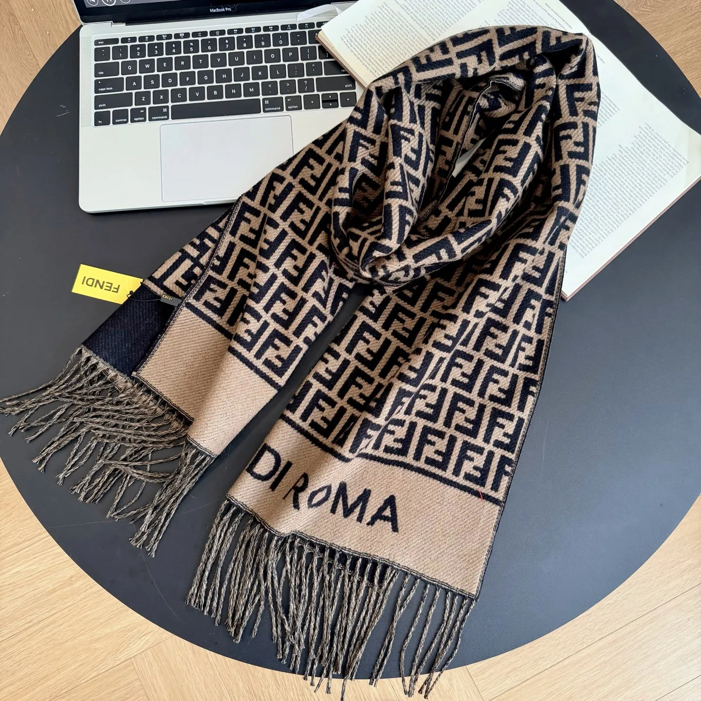 絶対流行 人気上昇中 今季大注目！ふんわり柔らか マフラー