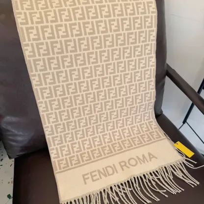 絶対流行 人気上昇中 今季大注目！ふんわり柔らか マフラー