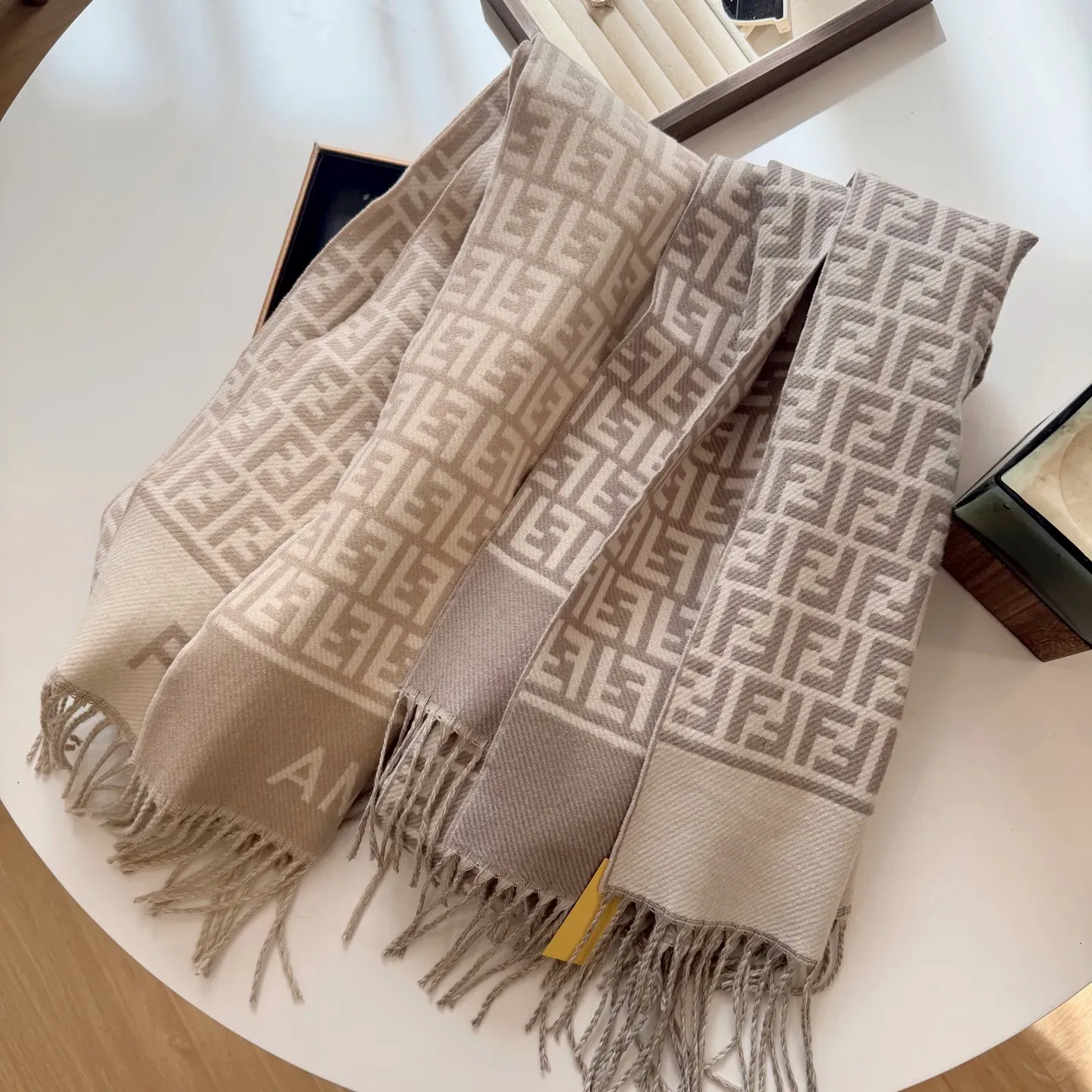 絶対流行 人気上昇中 今季大注目！ふんわり柔らか マフラー