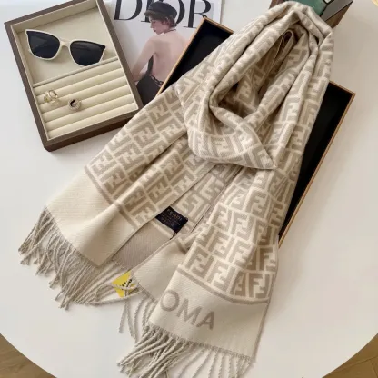 絶対流行 人気上昇中 今季大注目！ふんわり柔らか マフラー