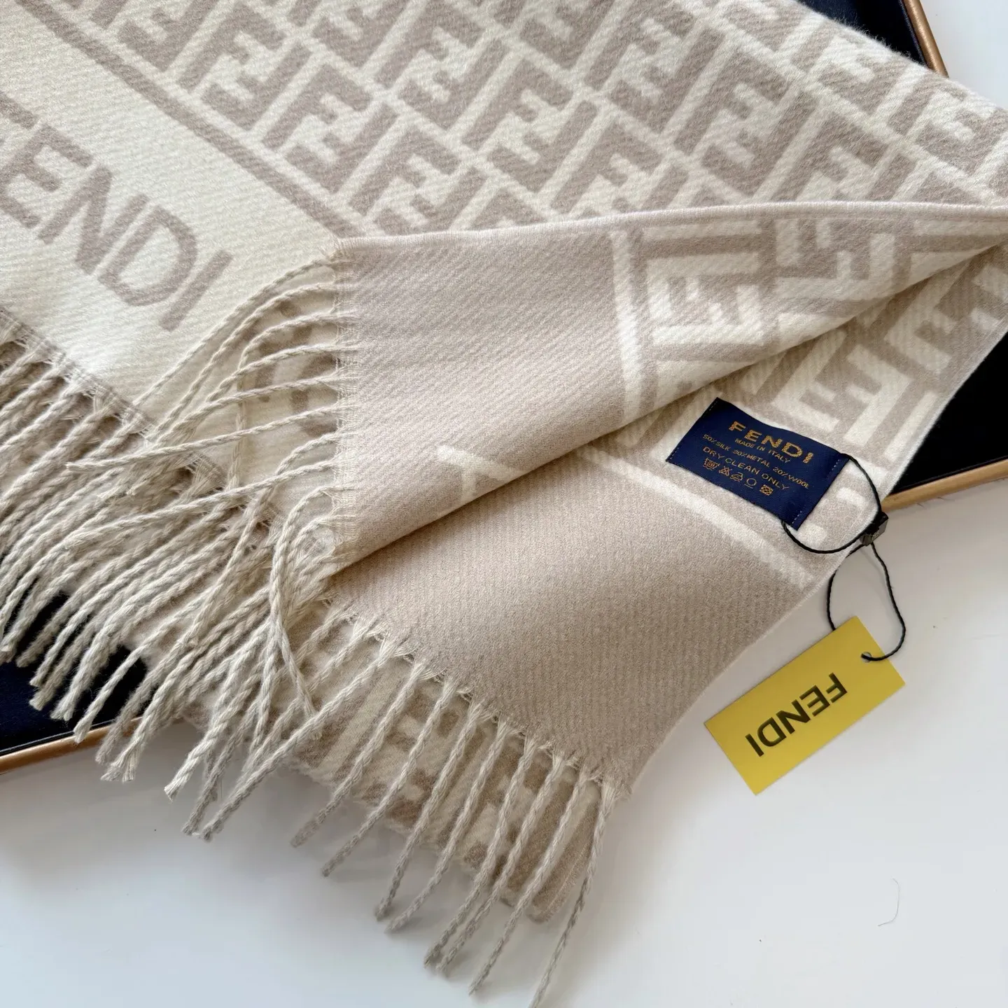 絶対流行 人気上昇中 今季大注目！ふんわり柔らか マフラー