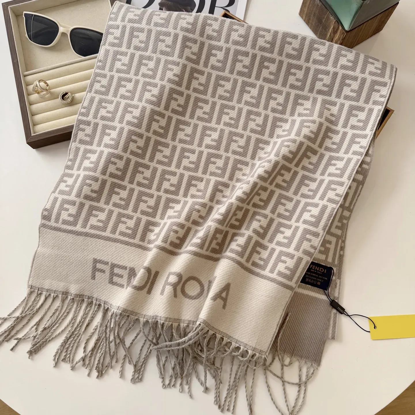 絶対流行 人気上昇中 今季大注目！ふんわり柔らか マフラー