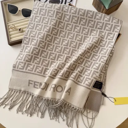 絶対流行 人気上昇中 今季大注目！ふんわり柔らか マフラー