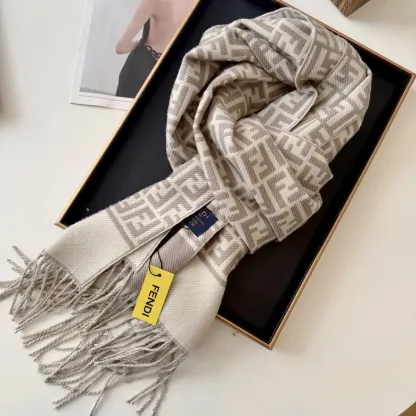 絶対流行 人気上昇中 今季大注目！ふんわり柔らか マフラー