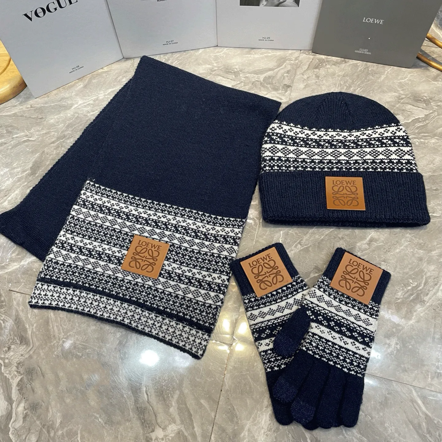 カラー	レッド ブラック グレー カーキ ネイビー スタイル	シンプル ファッション モード おしゃれ トレンド 生地	ニット生地