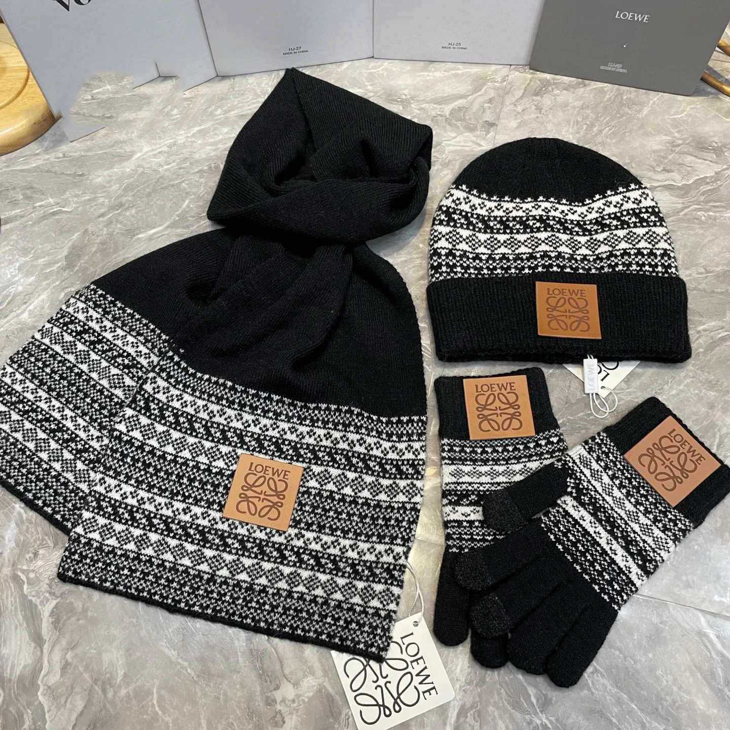 カラー	レッド ブラック グレー カーキ ネイビー スタイル	シンプル ファッション モード おしゃれ トレンド 生地	ニット生地