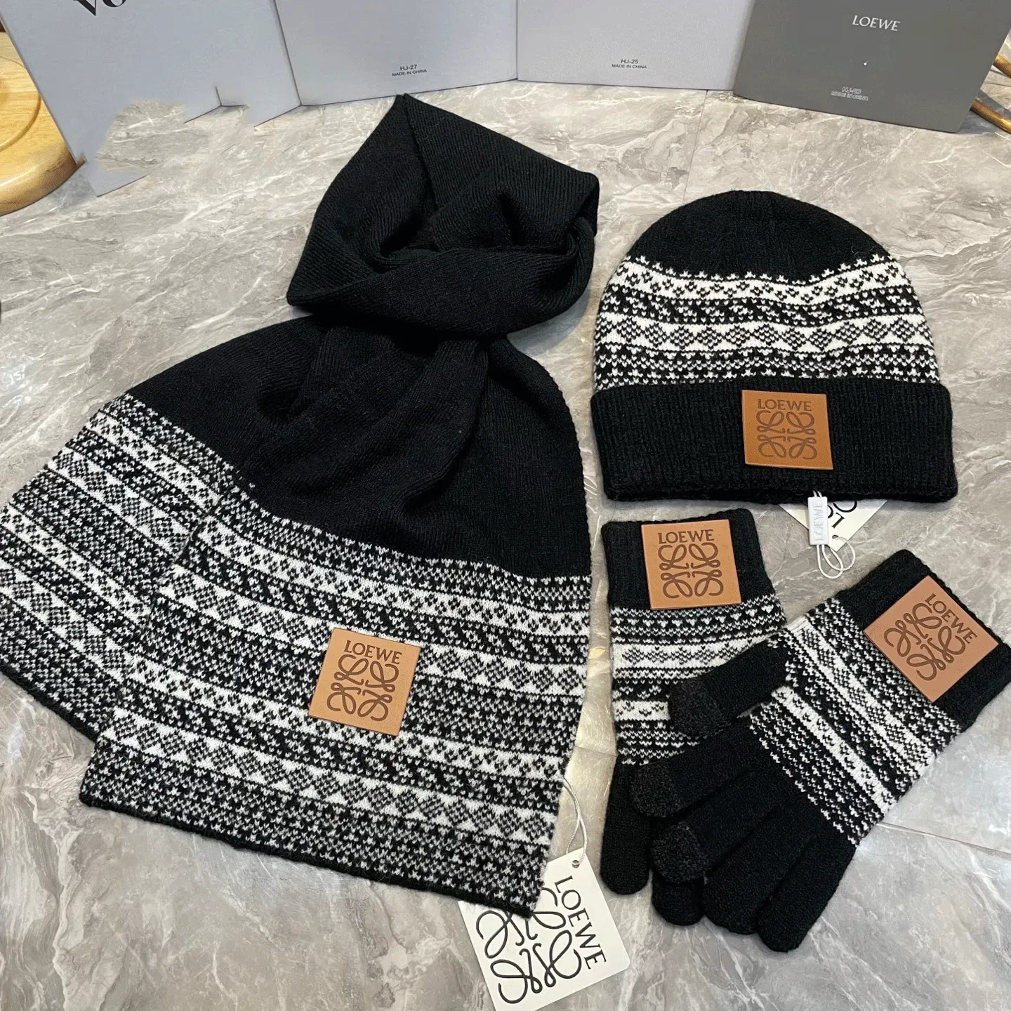 カラー	レッド ブラック グレー カーキ ネイビー スタイル	シンプル ファッション モード おしゃれ トレンド 生地	ニット生地