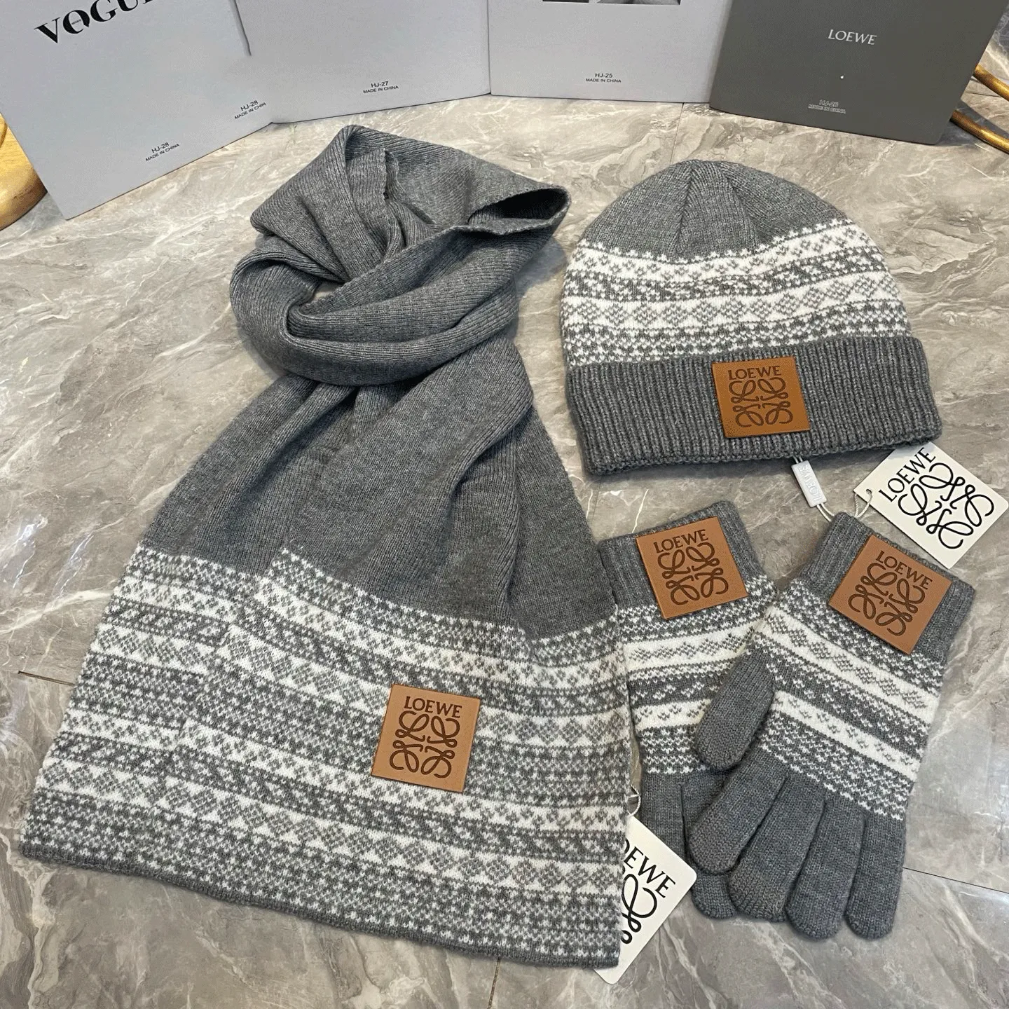 カラー	レッド ブラック グレー カーキ ネイビー スタイル	シンプル ファッション モード おしゃれ トレンド 生地	ニット生地