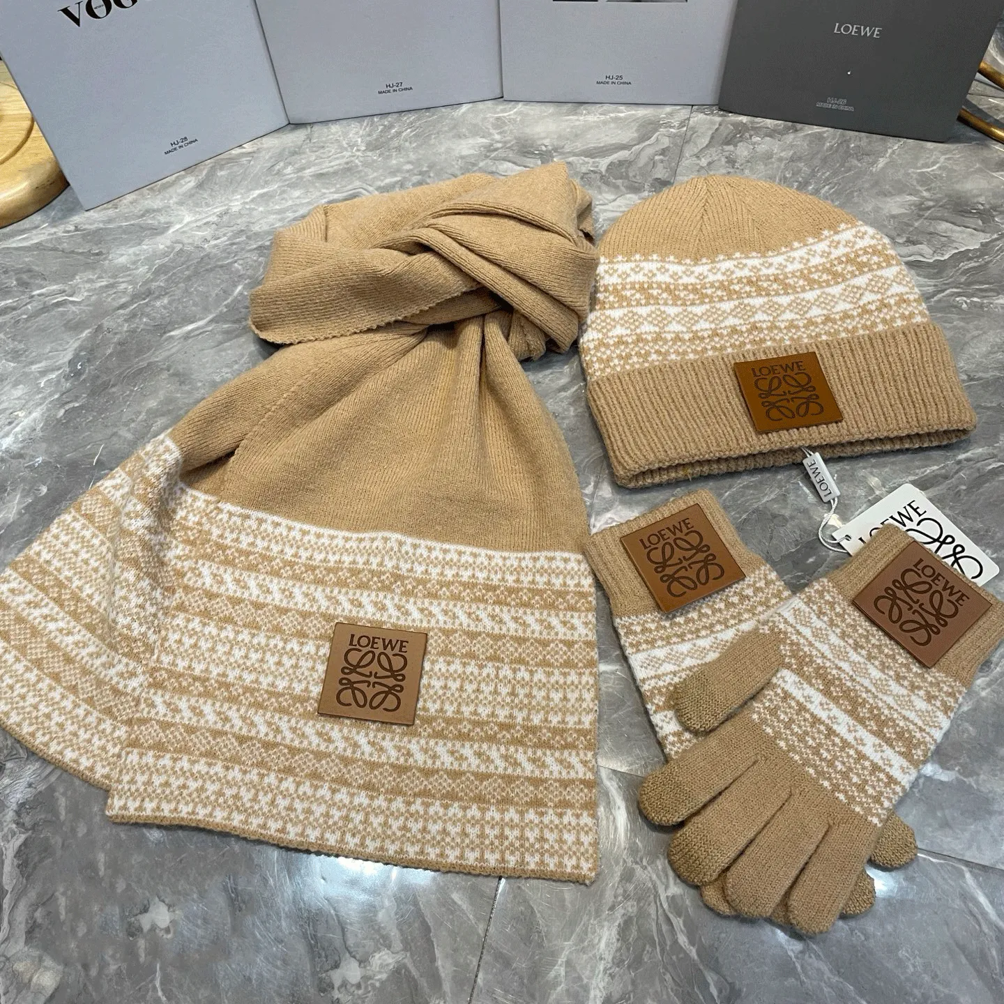 カラー	レッド ブラック グレー カーキ ネイビー スタイル	シンプル ファッション モード おしゃれ トレンド 生地	ニット生地