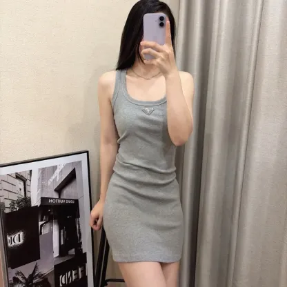 『フリーサイズ』存在感 元気いっぱい シンプル ノースリープ Uネック ワンピース