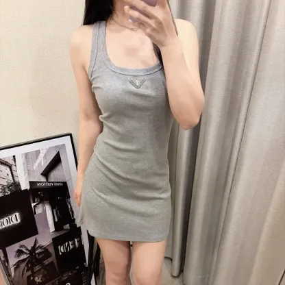 『フリーサイズ』存在感 元気いっぱい シンプル ノースリープ Uネック ワンピース