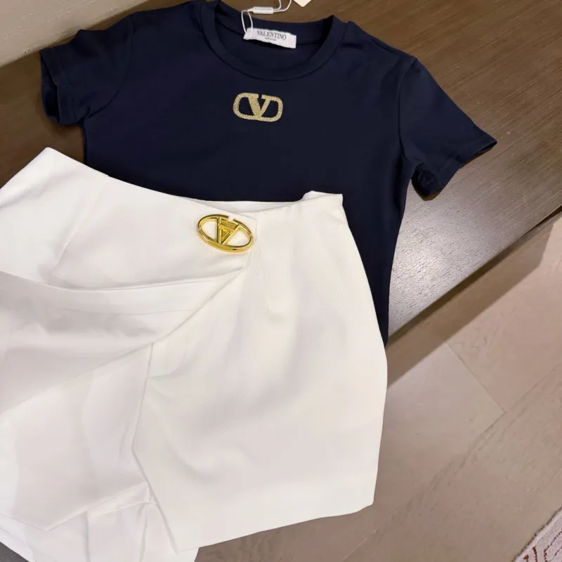 『S-L』単品注文 好感度100％ 質感のいい モード 刺繍 半袖 Ｔシャツ/ショートパンツ