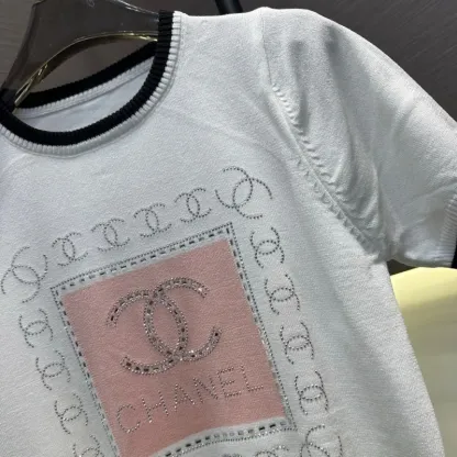 『フリーサイズ』好感度100％ 大人の定番 フェミニン ホットフィックス ストーン 半袖 Ｔシャツ