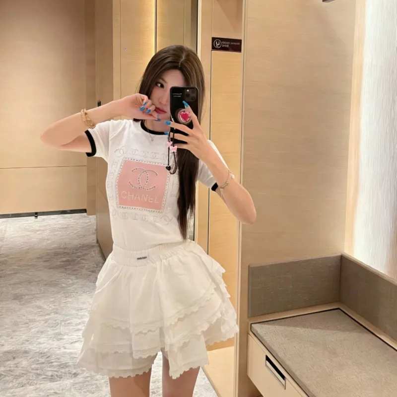 『フリーサイズ』好感度100％ 大人の定番 フェミニン ホットフィックス ストーン 半袖 Ｔシャツ