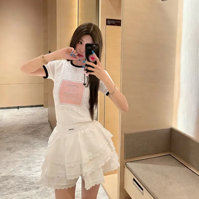 『フリーサイズ』好感度100％ 大人の定番 フェミニン ホットフィックス ストーン 半袖 Ｔシャツ