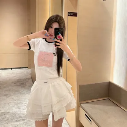 『フリーサイズ』好感度100％ 大人の定番 フェミニン ホットフィックス ストーン 半袖 Ｔシャツ