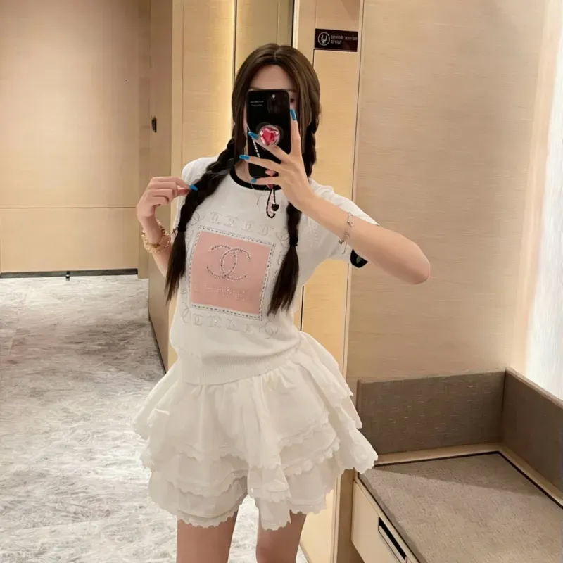 『フリーサイズ』好感度100％ 大人の定番 フェミニン ホットフィックス ストーン 半袖 Ｔシャツ