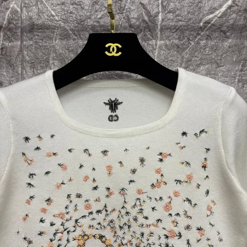 『フリーサイズ』大注目 高級感 組み合わせやすい モード 刺繍 プルオーバー 半袖 Ｔシャツ