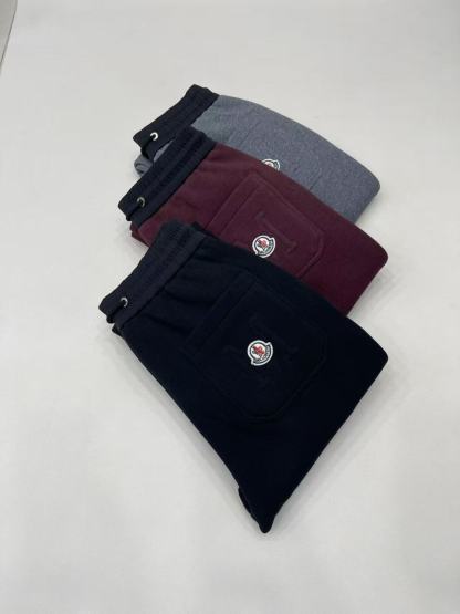 冬のおしゃれなヘザーグレーのフリース裏地コットン素材のトレンド感ある快適で暖かいカジュアルパンツ