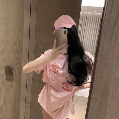 ラインストーンの文字プリントが施された、甘いミドル丈のラウンドネック半袖Tシャツ、レディースの純綿トップス