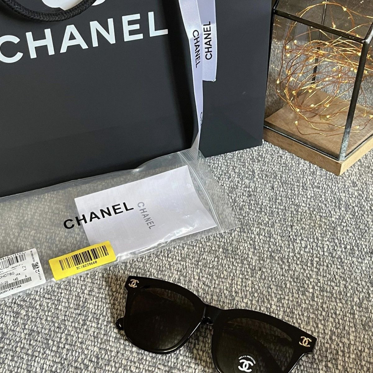 日焼け止めと紫外線カット機能を備えた、トレンド感あふれる高級サングラス