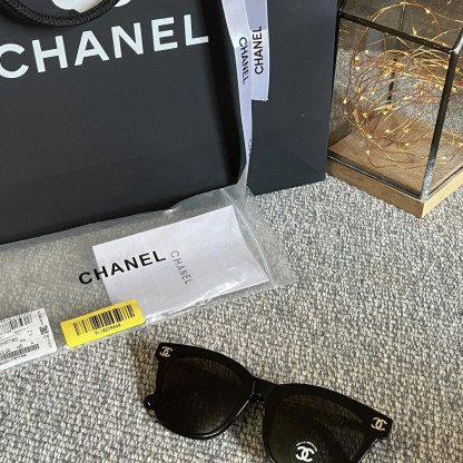 日焼け止めと紫外線カット機能を備えた、トレンド感あふれる高級サングラス