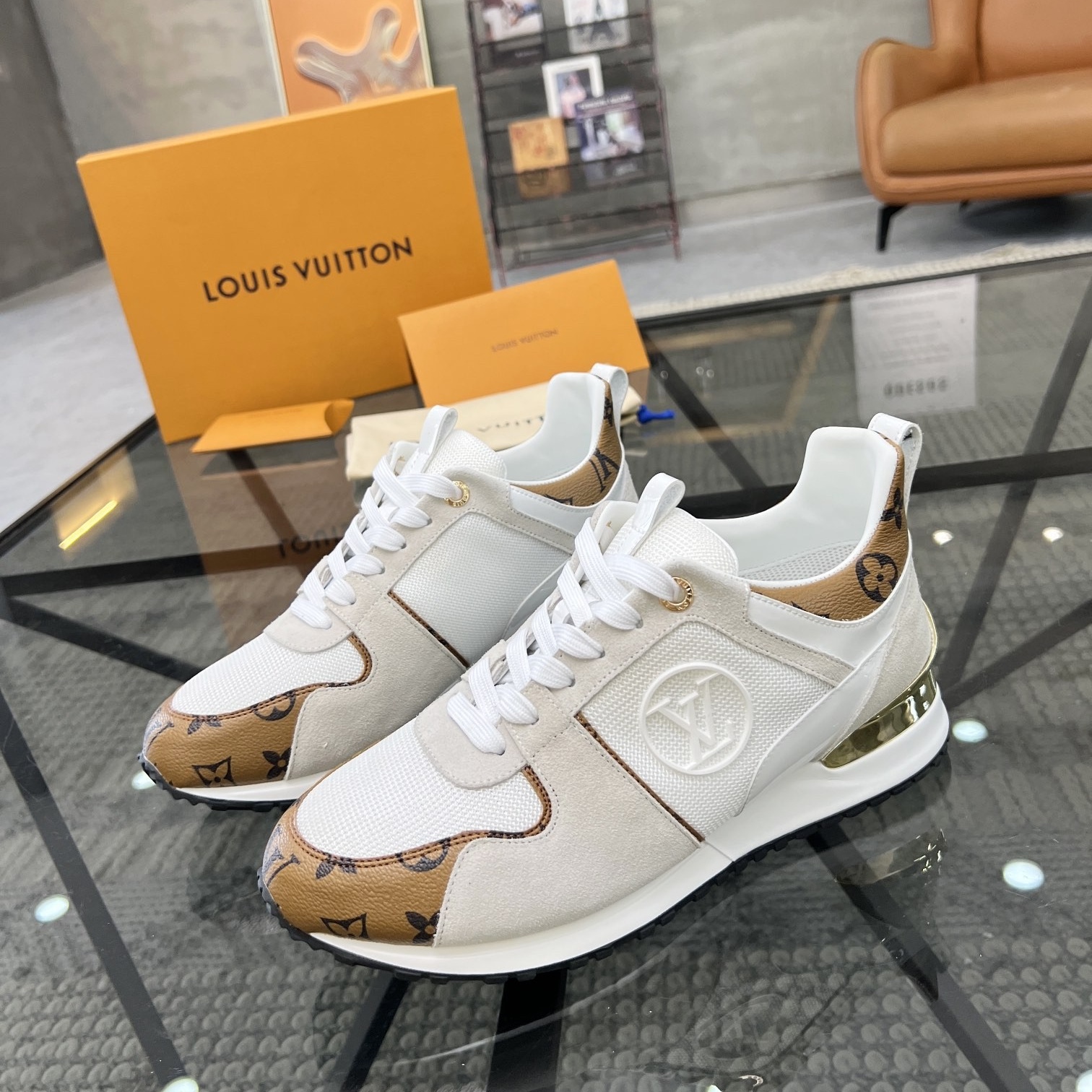 【L023】LOUIS VUITTON ルイ・ヴィトン ランアウェイモノグラムスニーカー