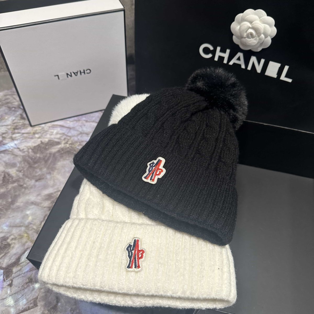 男性と女性用の新しい厚手のニット帽、多目的アウトドアスタイル、暖かい、防寒、カジュアル、耳あて付き。