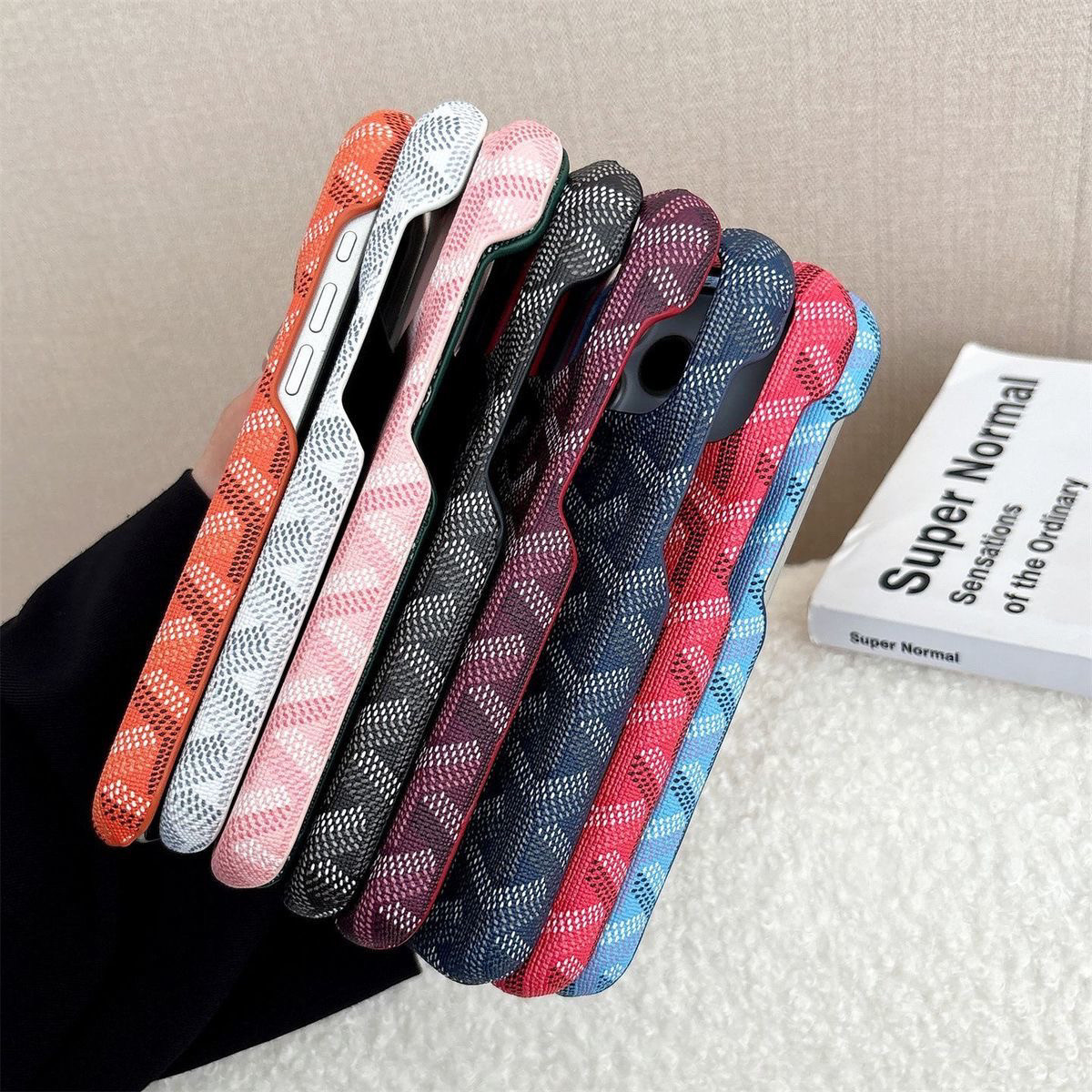 トレンドブランドのスマホケース、セミクローズドハードケース、プレミアムiPhoneケース