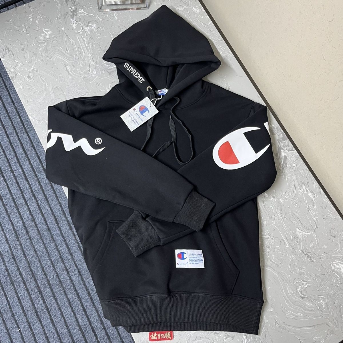 2025ストリートスタイルプリントパーカー。トレンド感満載で男女兼用。