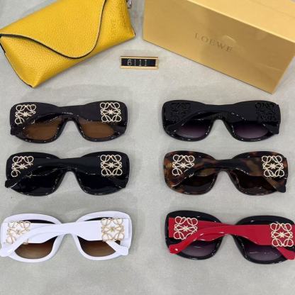 大きくてスクエアなフレームの、スタイリッシュで多用途な日焼け防止サングラス