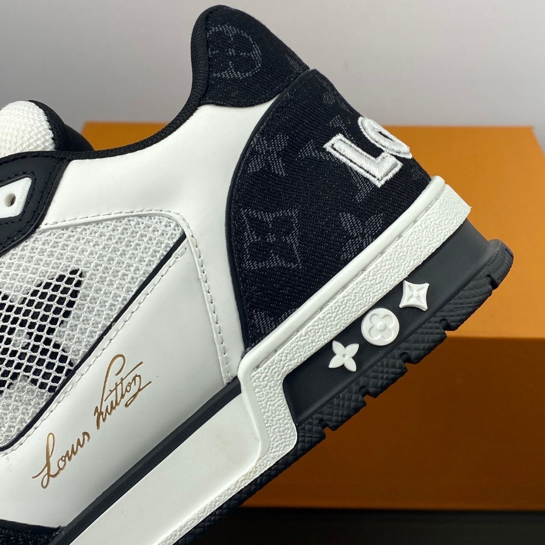 【L011】ルイ・ヴィトン Louis Vuitton Trainer Line Sneaker "Black"