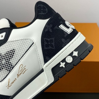 【L011】ルイ・ヴィトン Louis Vuitton Trainer Line Sneaker "Black"
