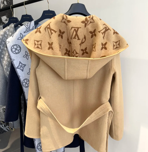 人気の新しいエレガントなベルト付きウールコート、ゆったりとしたフード付きウールジャケット、2025年秋冬