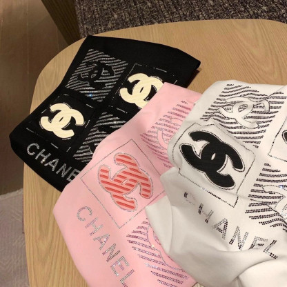 ラインストーンの文字プリントが施された、甘いミドル丈のラウンドネック半袖Tシャツ、レディースの純綿トップス