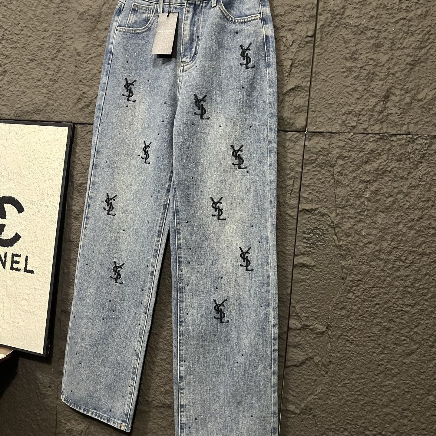 『S-XL』ラインストーンの文字刺繍が施された、最新のトレンドデザインのストレートレッグレディースジーンズ