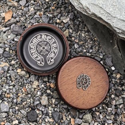 リビングルームで使える、おしゃれな蓋付き木製灰皿