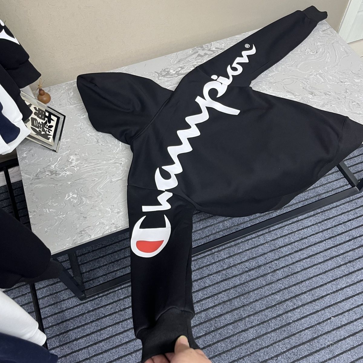 2025ストリートスタイルプリントパーカー。トレンド感満載で男女兼用。