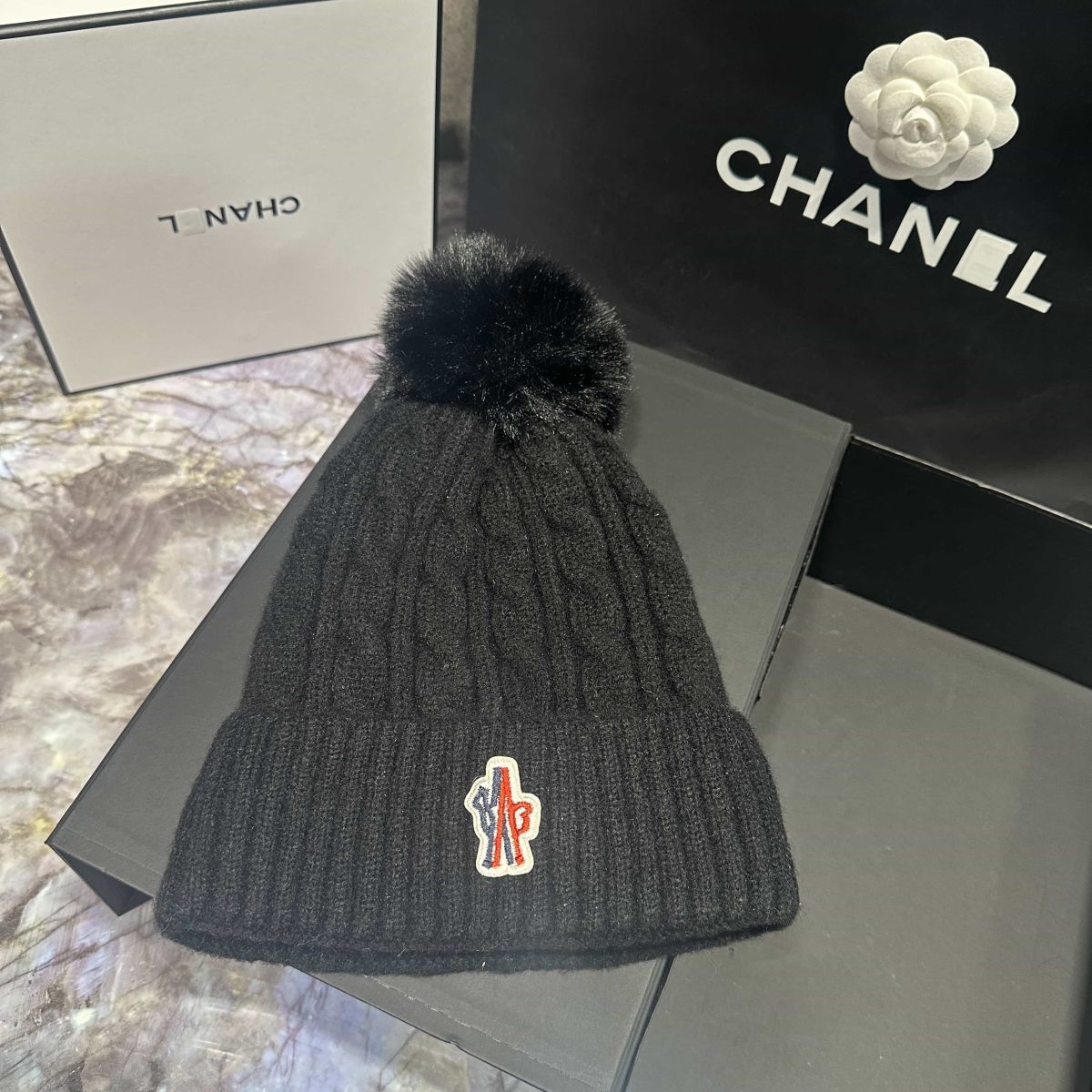 男性と女性用の新しい厚手のニット帽、多目的アウトドアスタイル、暖かい、防寒、カジュアル、耳あて付き。