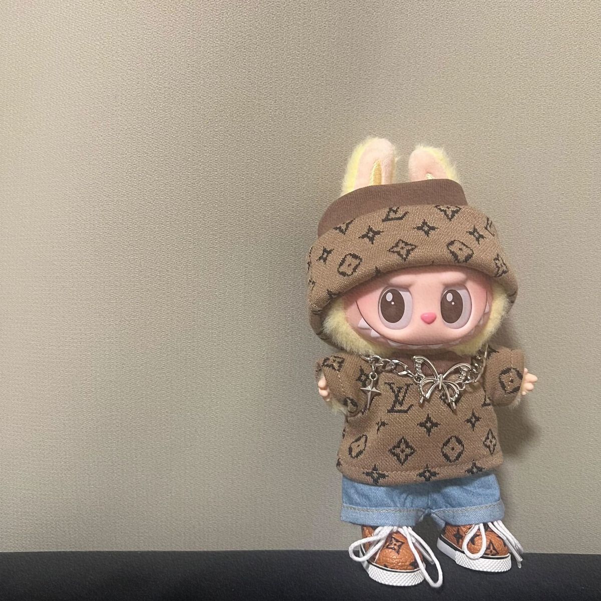 17cm labubuビニール人形の服ニットトレンディなプリント帽子1、2、3世代ユニバーサルスーツ服