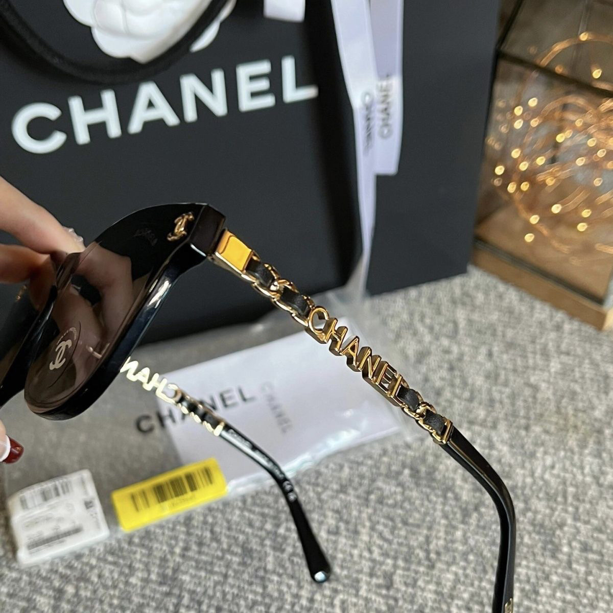 日焼け止めと紫外線カット機能を備えた、トレンド感あふれる高級サングラス