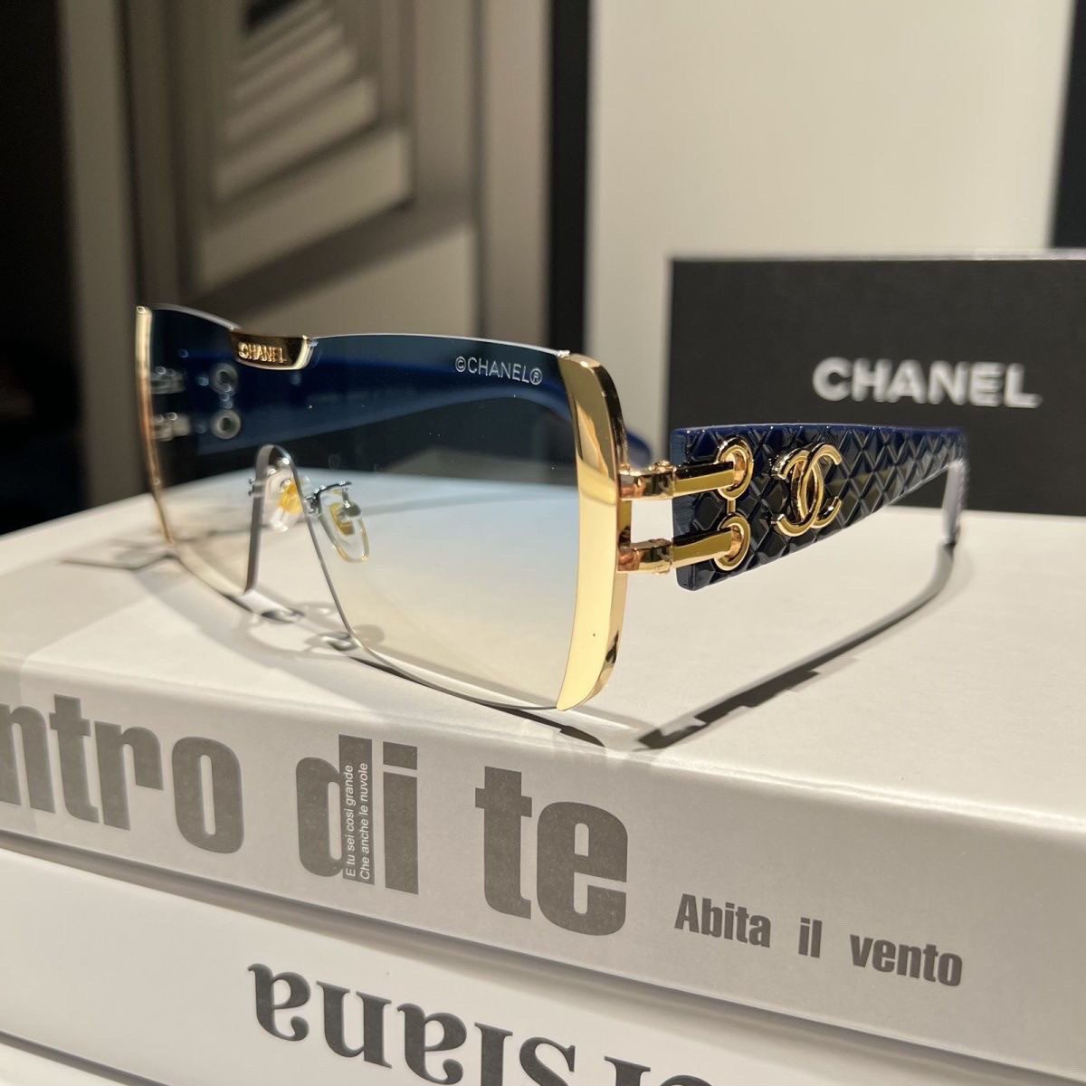 フレームレスサングラス、日焼け防止、スタイリッシュで高級感があります。