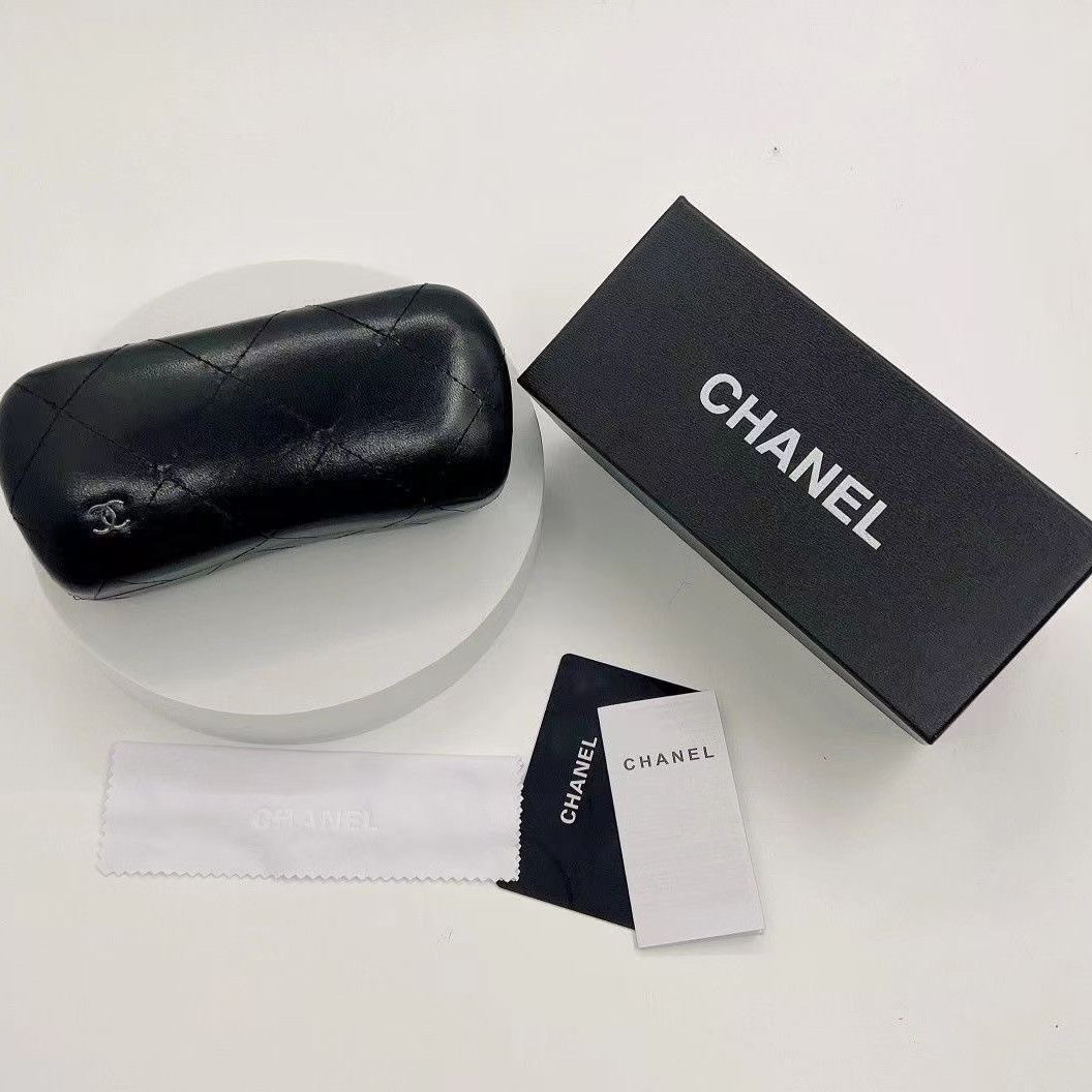 日焼け止めと紫外線カット機能を備えた、トレンド感あふれる高級サングラス